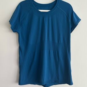 Like new Athleta Momentum short sleeve /size L